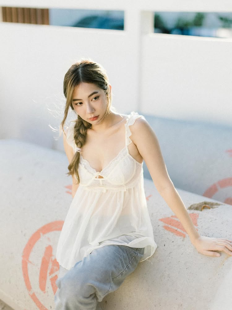 น้ำฝน ปริตา ดารา 7 สี ใส่ทูพีซเซ็กซี่ แชะภาพริมทะเล