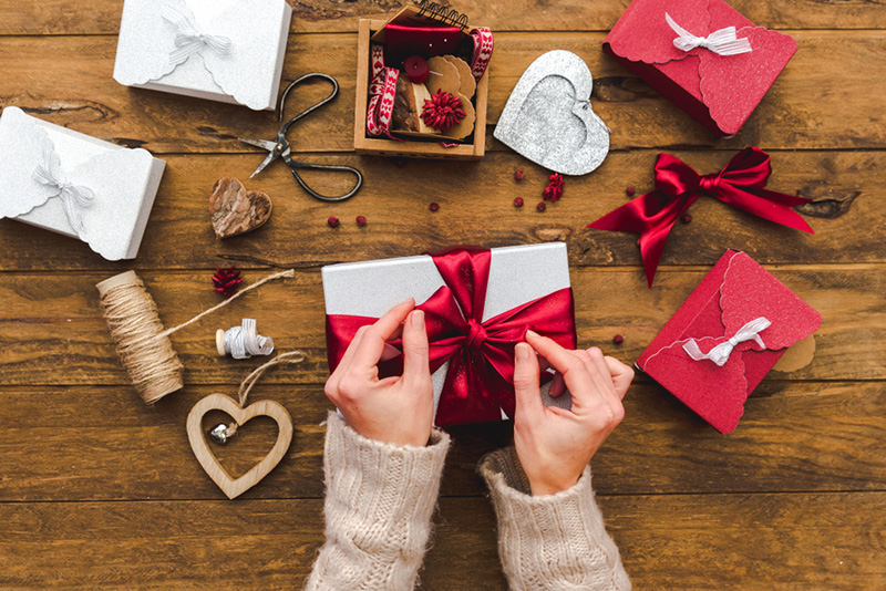 โต๊ะห่อของขวัญวาเลนไทน์