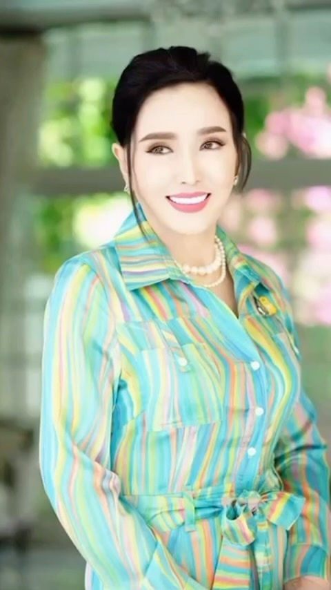 อาภัสรา หงสกุล