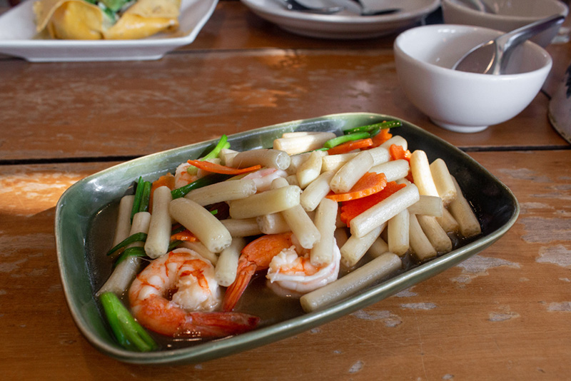 ผัดสายบัวน้ำมันหอย