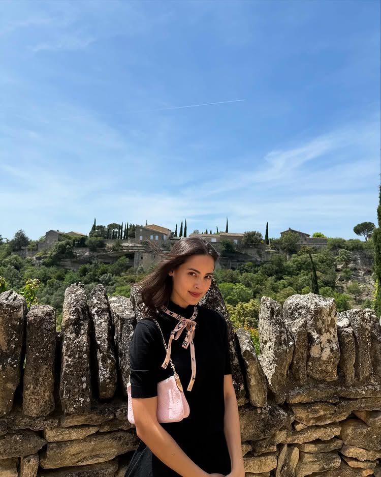 ญาญ่า อุรัสยา ชีเสิร์ฟ นุ่งบิกินี่โชว์แซ่บ อาบแดดที่ฝรั่งเศส