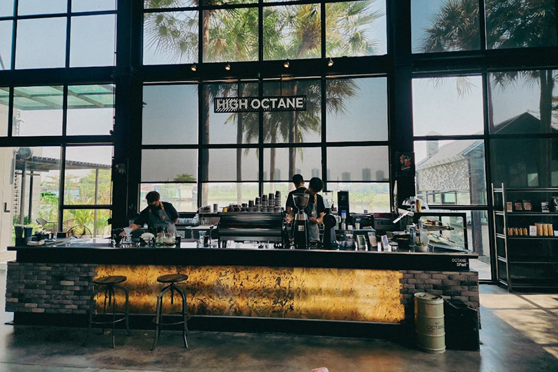 คาเฟ่ริมทะเลสาบ