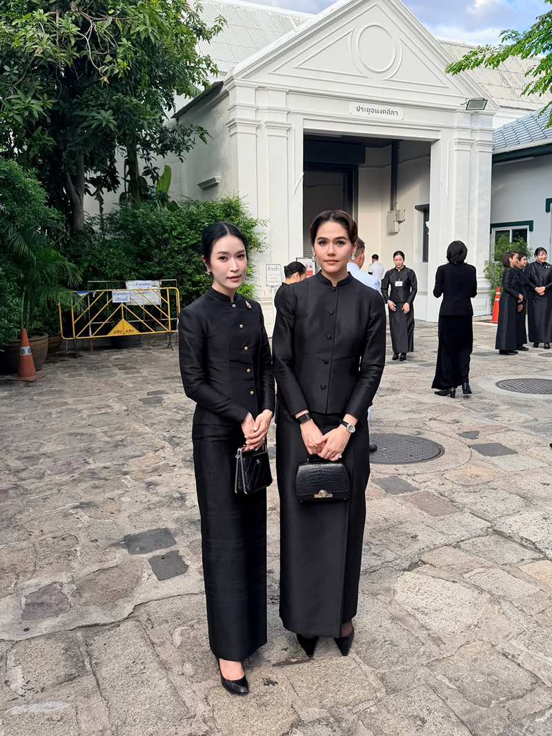 ชมพู่ อารยา  พร้อมน้อมรำลึกในพระมหากรุณาธิคุณของ เจ้าฟ้าพัชรกิติยาภาฯ