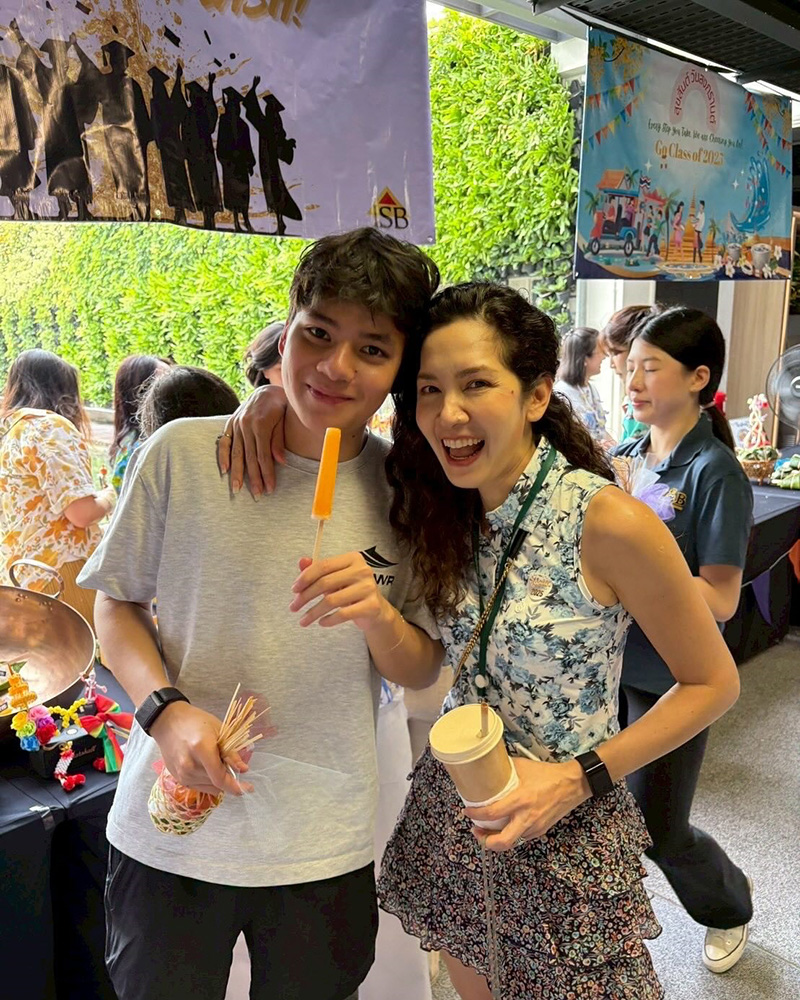 นุสบา เผยโมเมนต์ซึ้ง น้องกันต์ กราบพ่อแม่หลังเรียนจบ