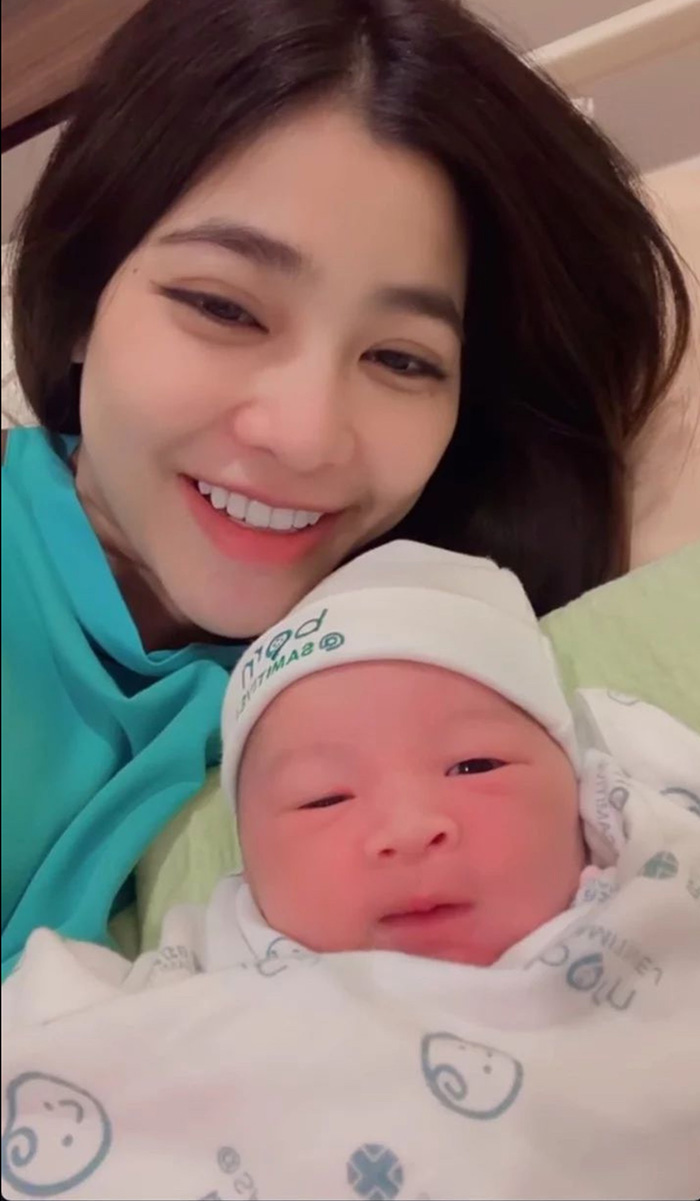 แบม ไพลิน คลอดลูกสาวคนแรก 