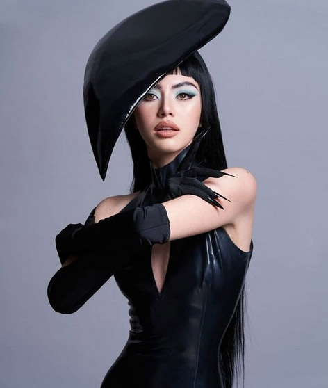 ใหม่ ดาวิกา