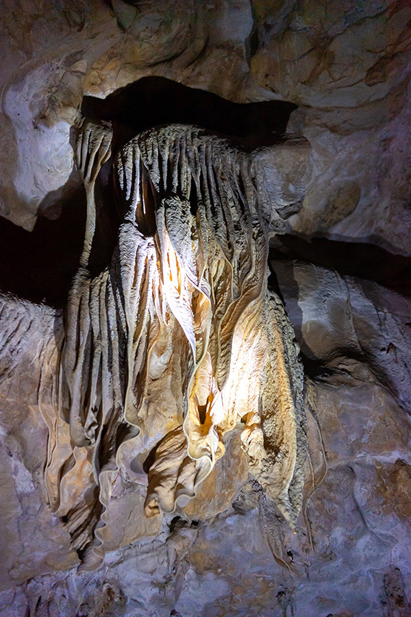 หินงอกหินย้อย