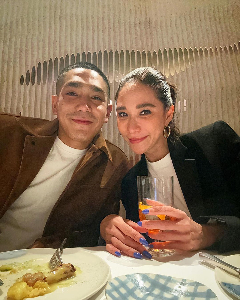 โต้ง ทูพี ควง พลอย เฌอมาลย์ อาบแดดโชว์ความฮอตที่ชายหาดสเปน