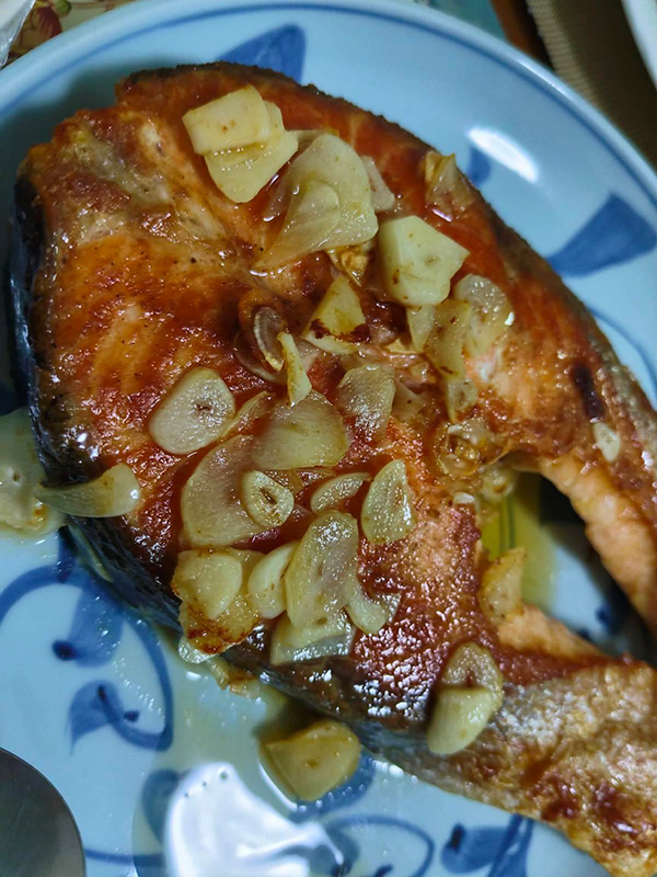 สเต๊กปลาแซลมอนซอสเนยสดกระเทียม เมนูสเต๊กปลาแซลมอน อาหารฝรั่ง เมนูสุขภาพ