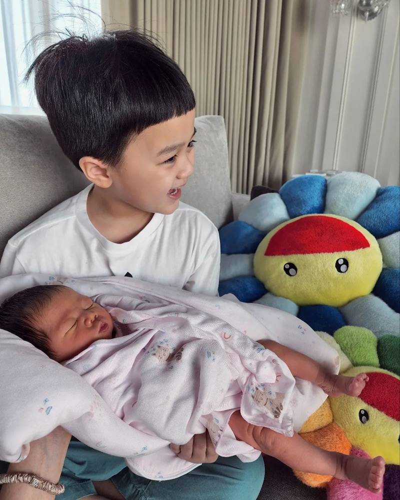  น้องแอบิเกล, ชมพู่ อารยา, ลูกสาว ชมพู่