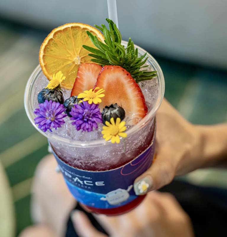 Oort Cloud Tea Room คาเฟ่ธีมอวกาศ