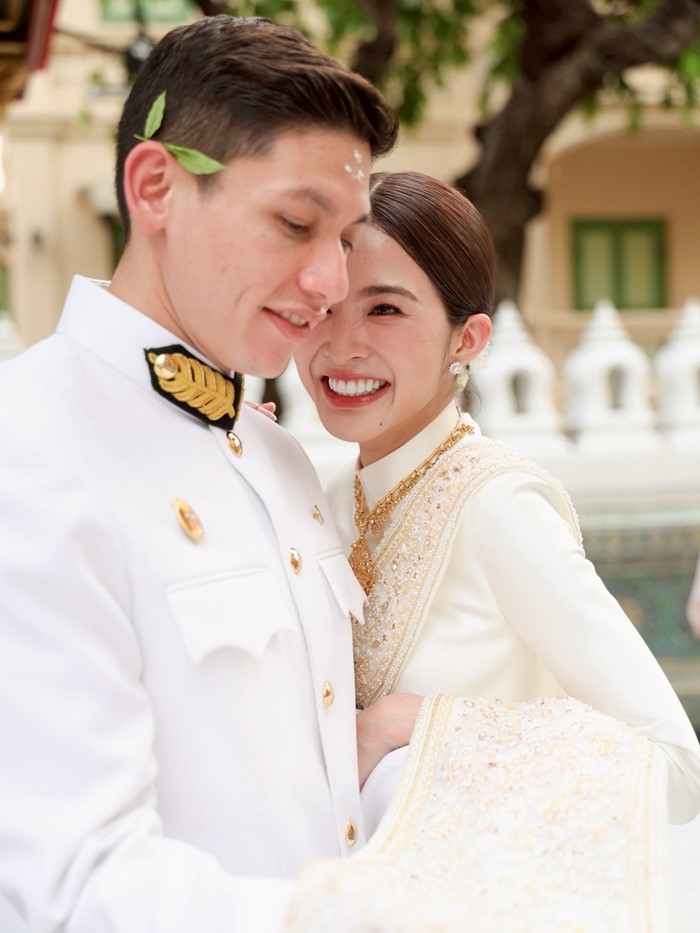 มาแล้ว.. ภาพแต่งงาน มายด์ ลภัสลัล สวมชุดไทยงดงาม เข้าพิธีสมรส ทายาทสิงห์ 