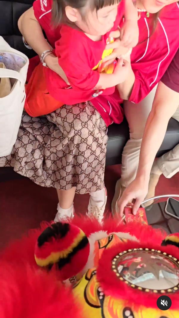 ชมพู่ อารยา