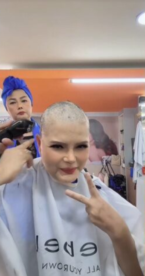 จันทร์จวง น้องสาว พุ่มพวง ดวงจันทร์ โกนผมสู้มะเร็ง