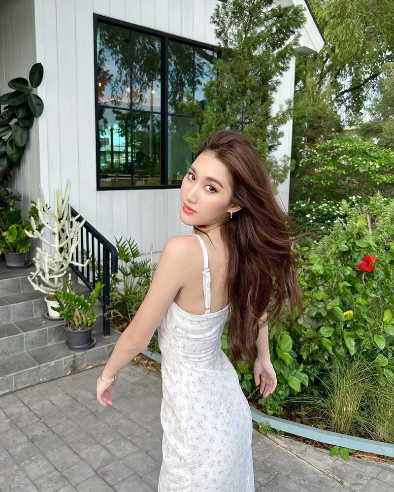 เบส รักษ์วนีย์
