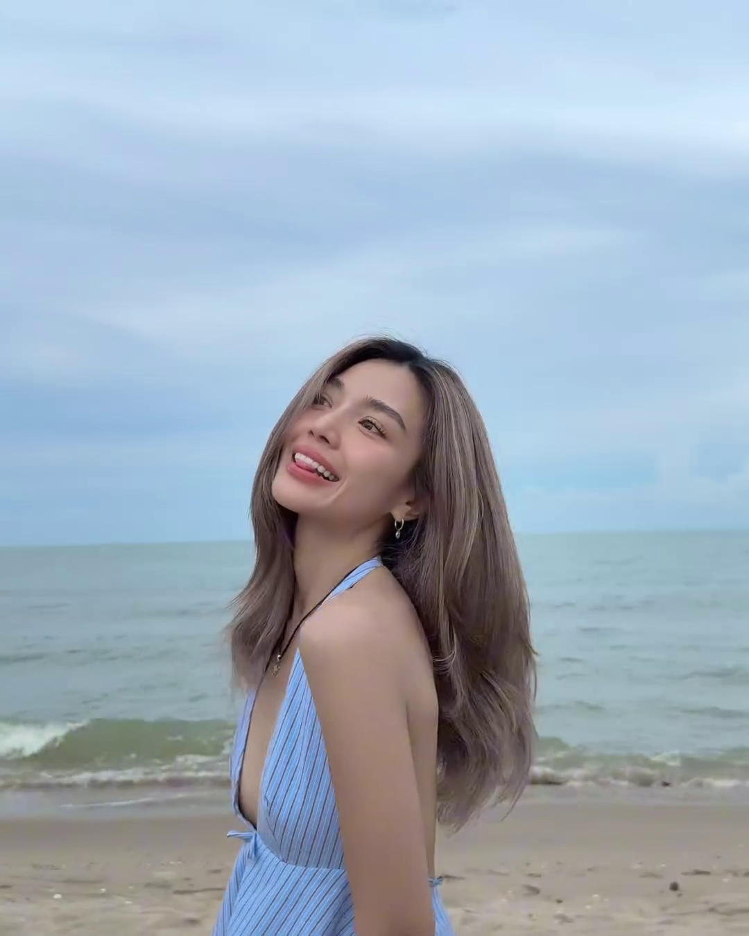 ปราง กัญญ์ณรัณ กับชุดเที่ยวทะเลเซ็กซี่