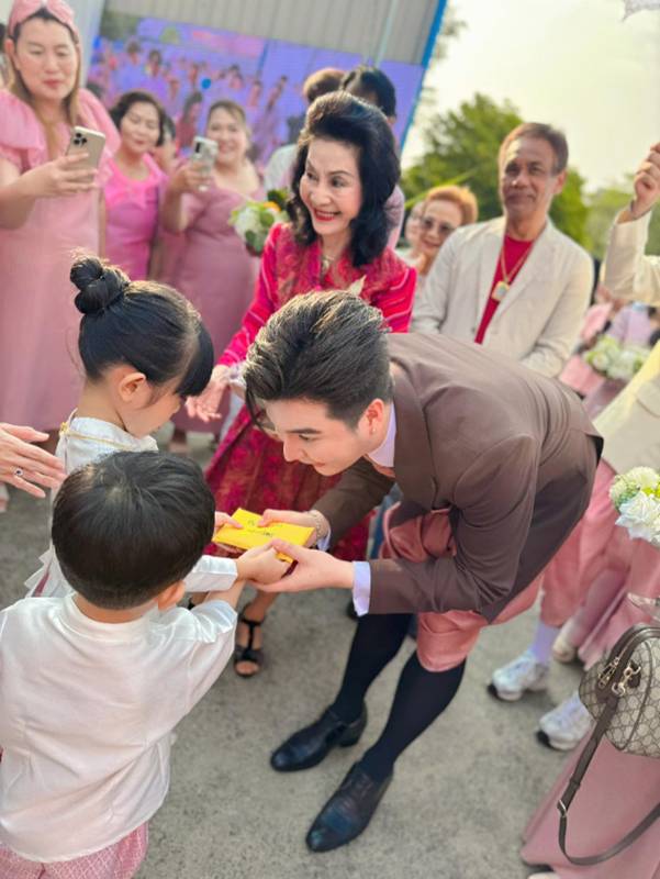 แพรวพราว แสงทอง