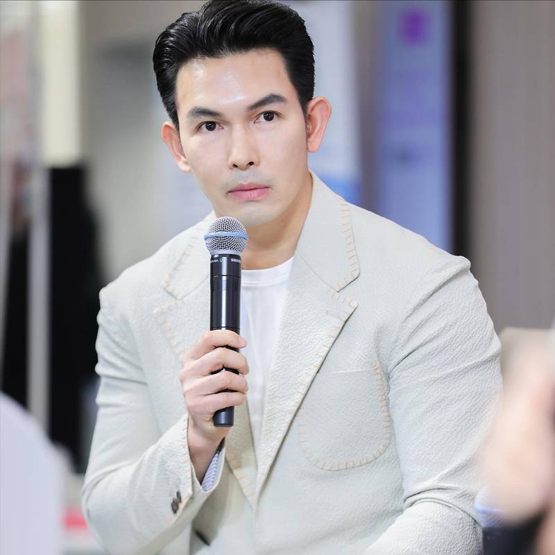 อั้ม อธิชาติ เดียร์น่า