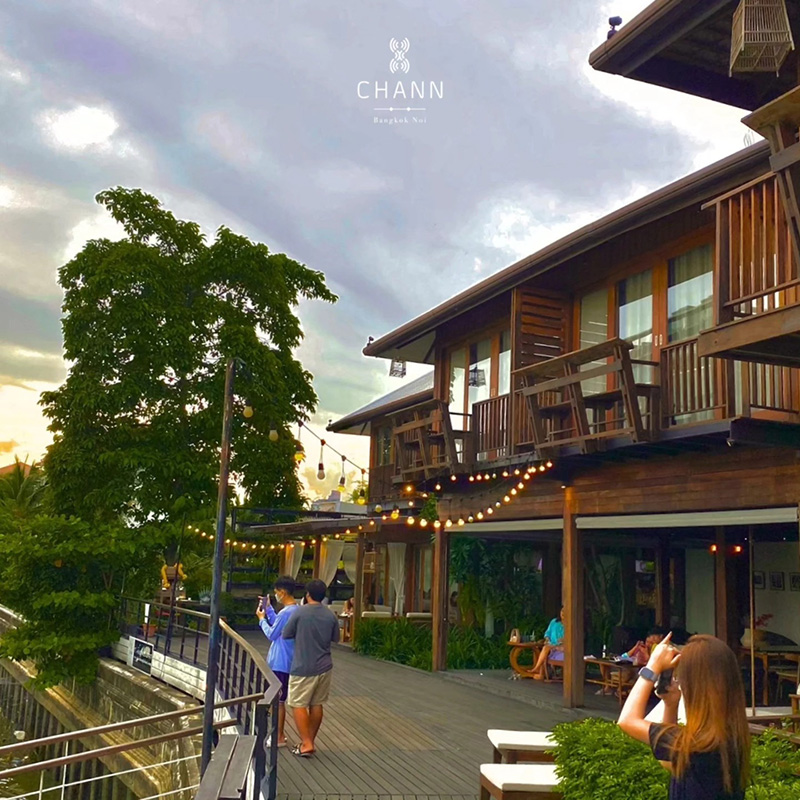 คาเฟ่ริมน้ำ 2568 บรรยากาศร้าน ARCH x CHANN Cafe