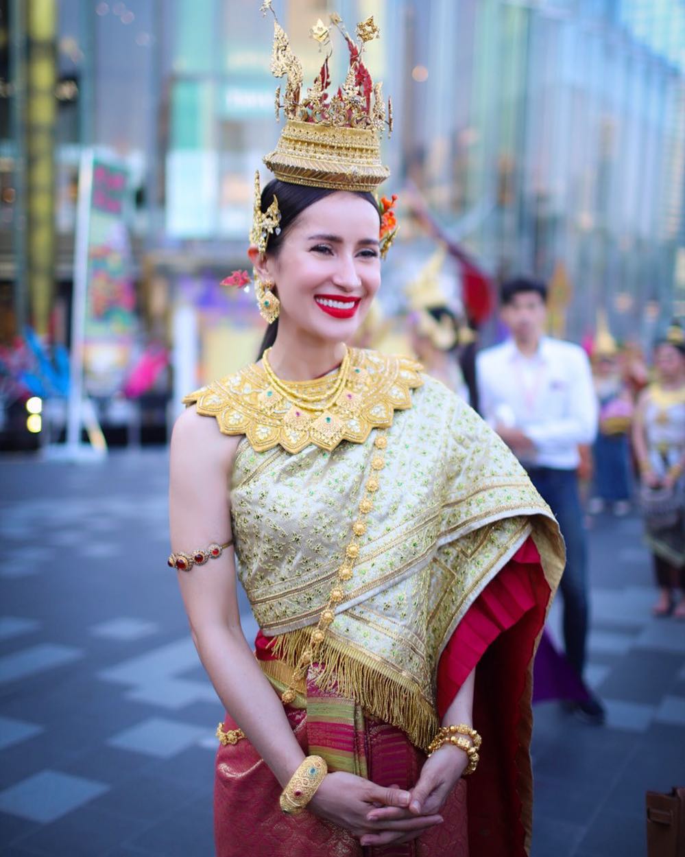 แอน ทองประสม