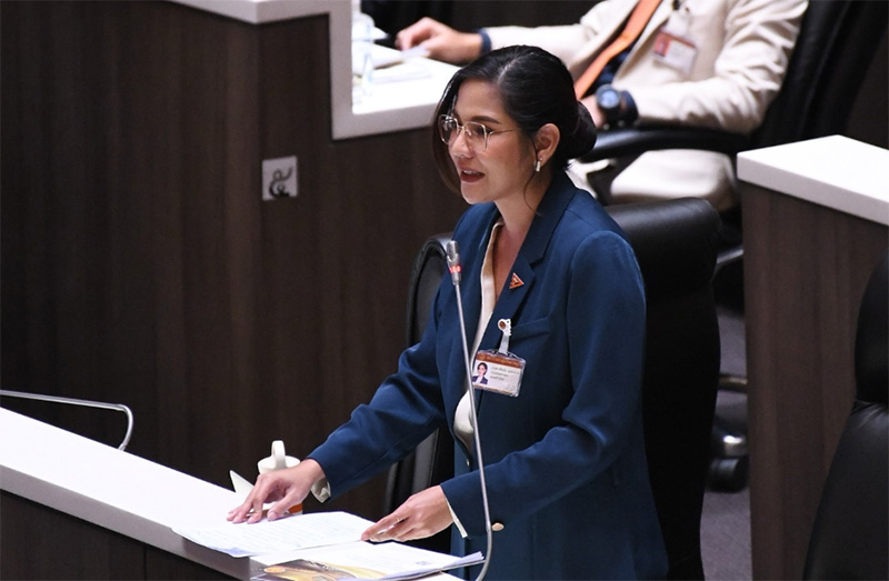 หมิว สิริลภัส