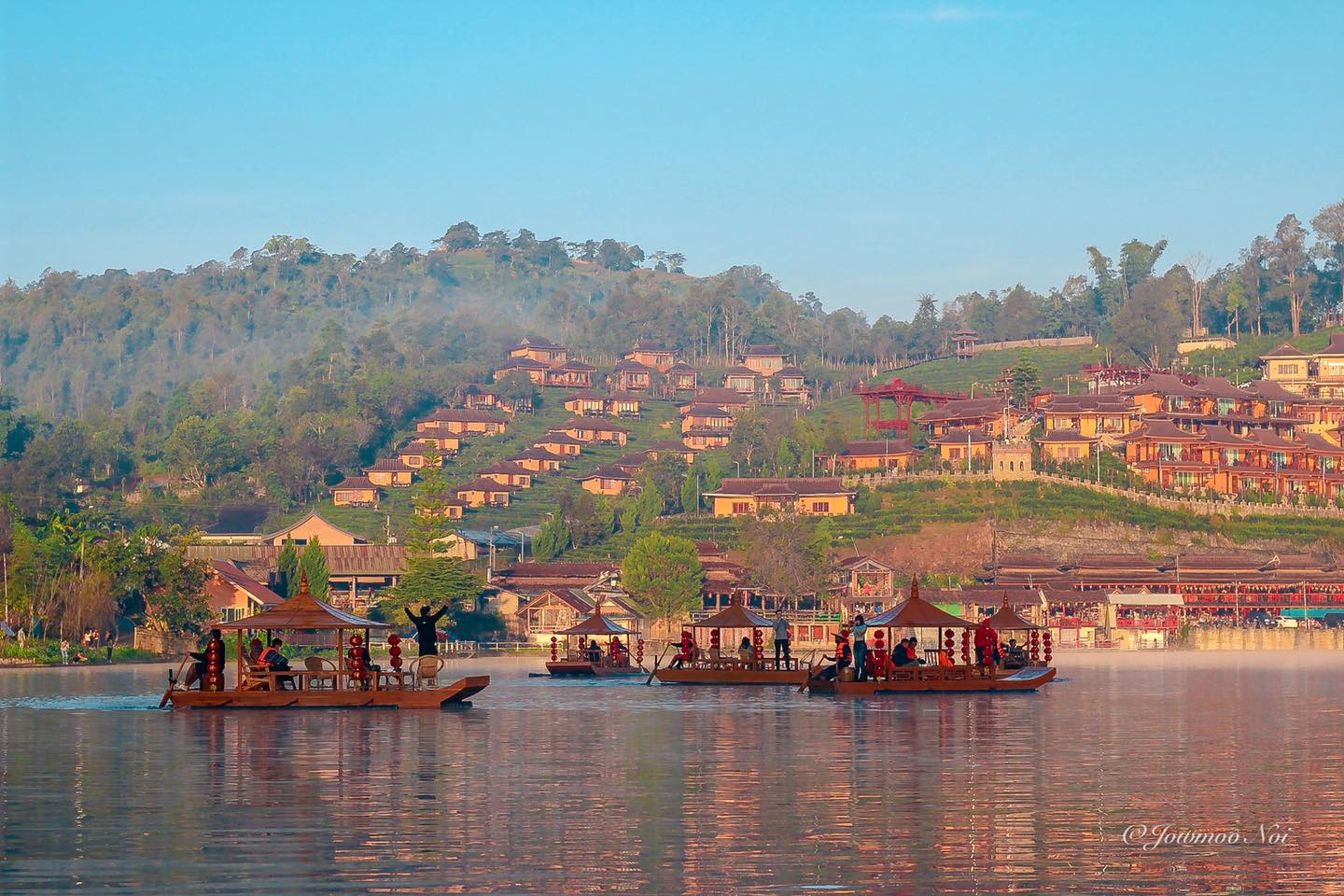 บ้านรักไทย