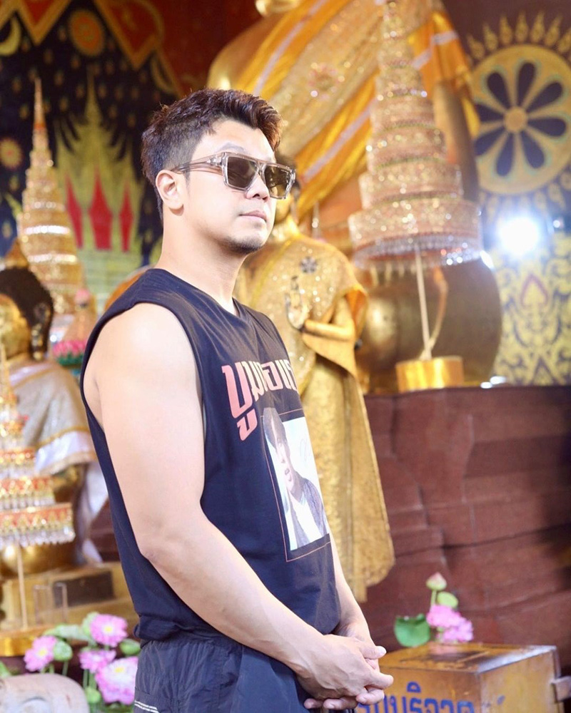 หนุ่ม กะลา
