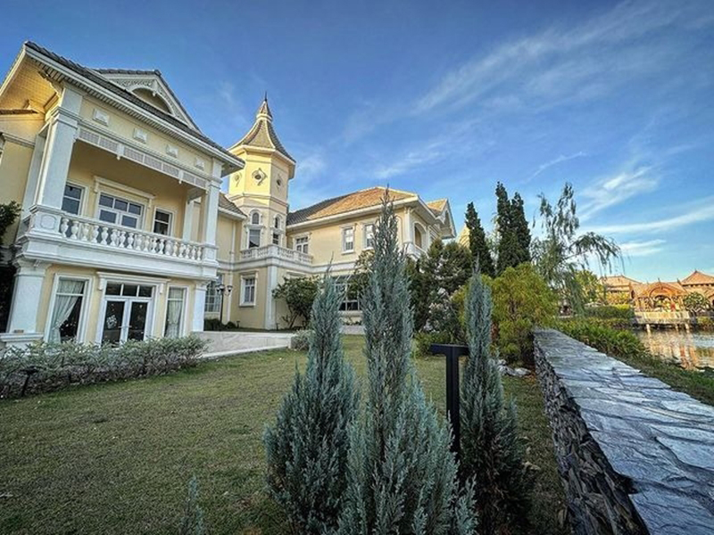 บ้าน เชน ธนาตรัยฉัตร