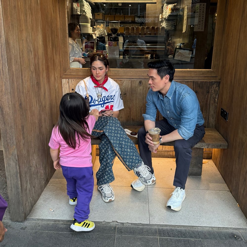 น็อต วิศรุต เสิร์ฟหวาน ชมพู่ อารยา กลางเซี่ยงไฮ้