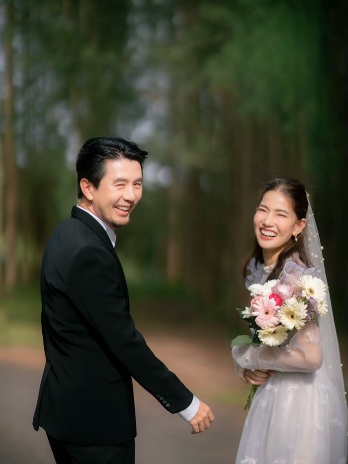 น้ำหวาน กรรณาภรณ์ เอาชุดแต่งงานแม่มาถ่ายการ์ดงานแต่ง 