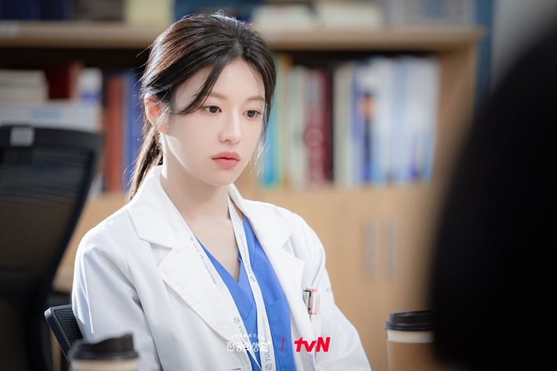 Resident Playbook เพลย์บุ๊คชุดกาวน์ ซีรีส์เกาหลี