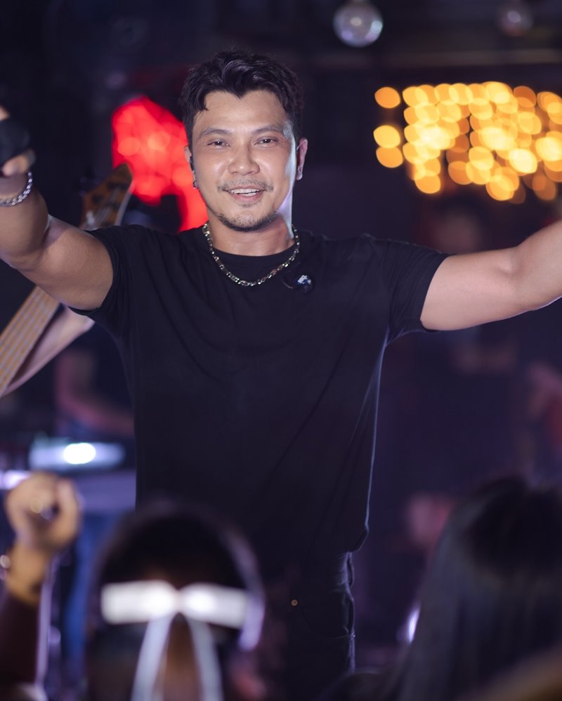 หนุ่ม กะลา