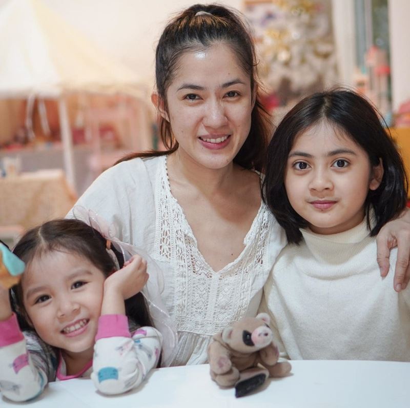 ประวัติครอบครัว แน็ก ชาลี