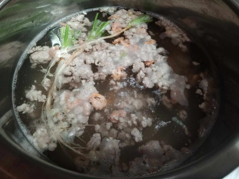 วิธีทำต้มจืดวุ้นเส้น ช้อนฟองออก