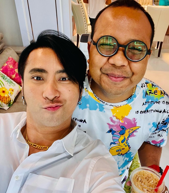 บอล เชิญยิ้ม