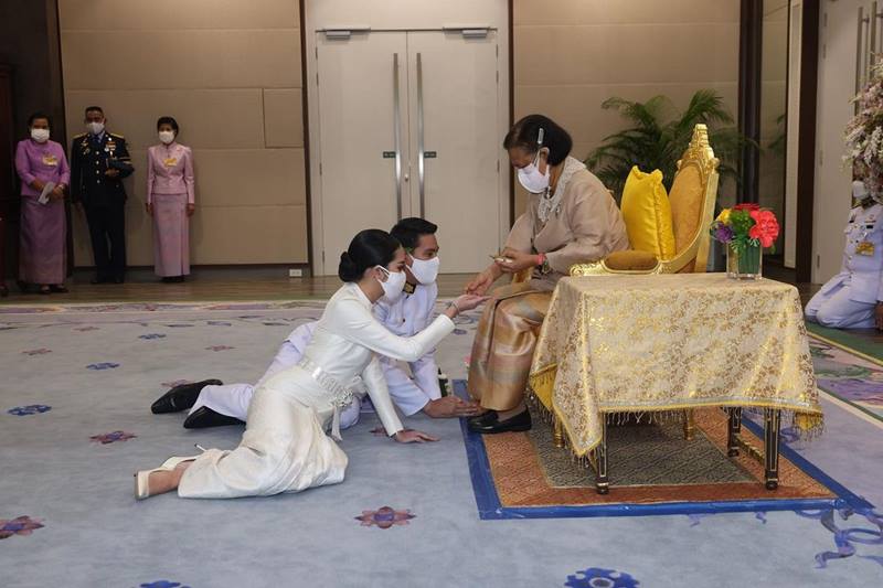 ออม ทายาททิฟฟี่ ดีเจอิฐ รับพระราชทานน้ำสังข์ กรมสมเด็จพระเทพฯ