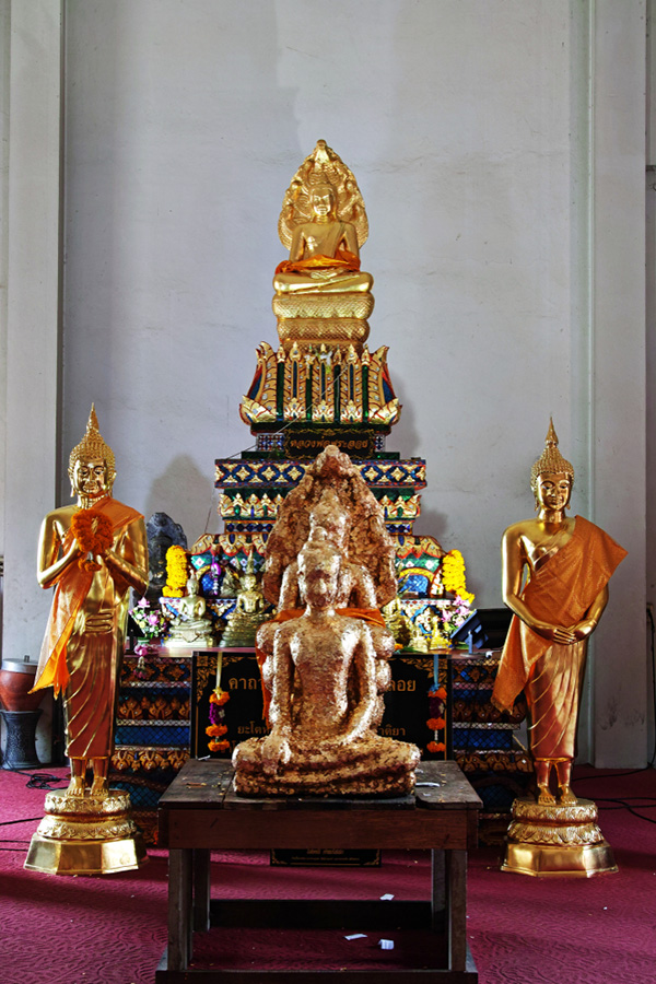 วัดพระลอย