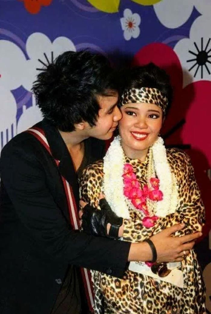 พุ่มพวง ดวงจันทร์