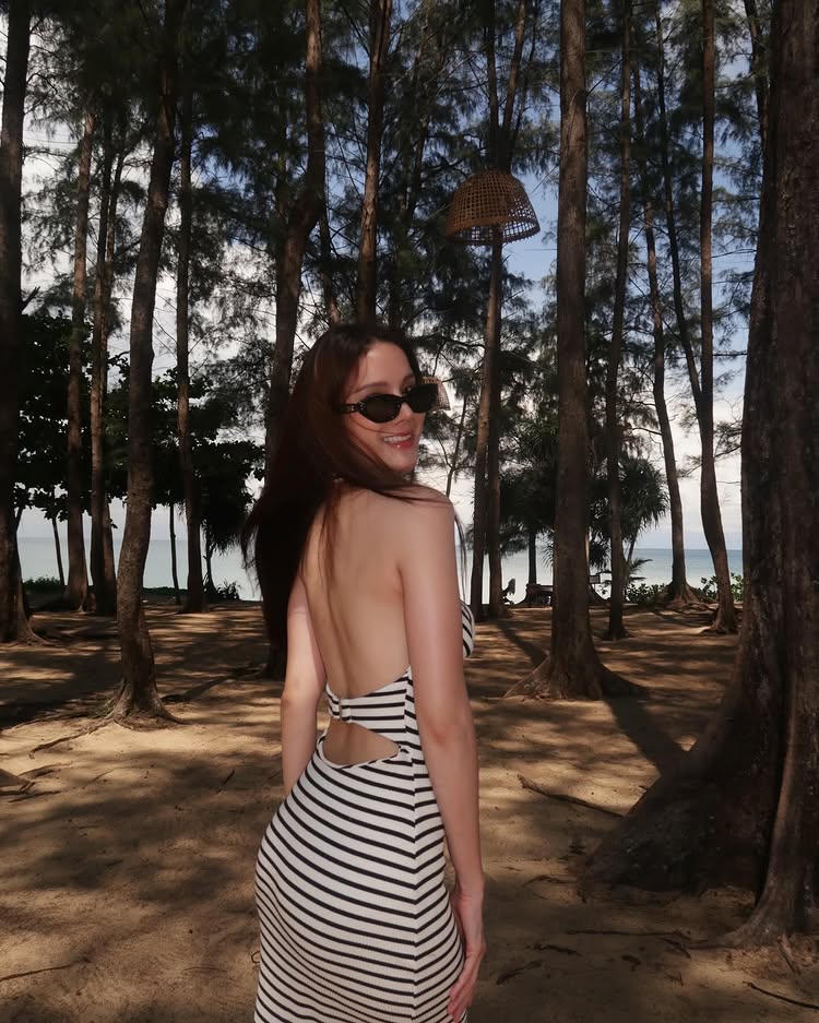 เนย ปภาดา ปล่อยภาพเซ็กซี่เขย่าใจ นุ่งทูพีซ อวดอึ๋มริมหาด