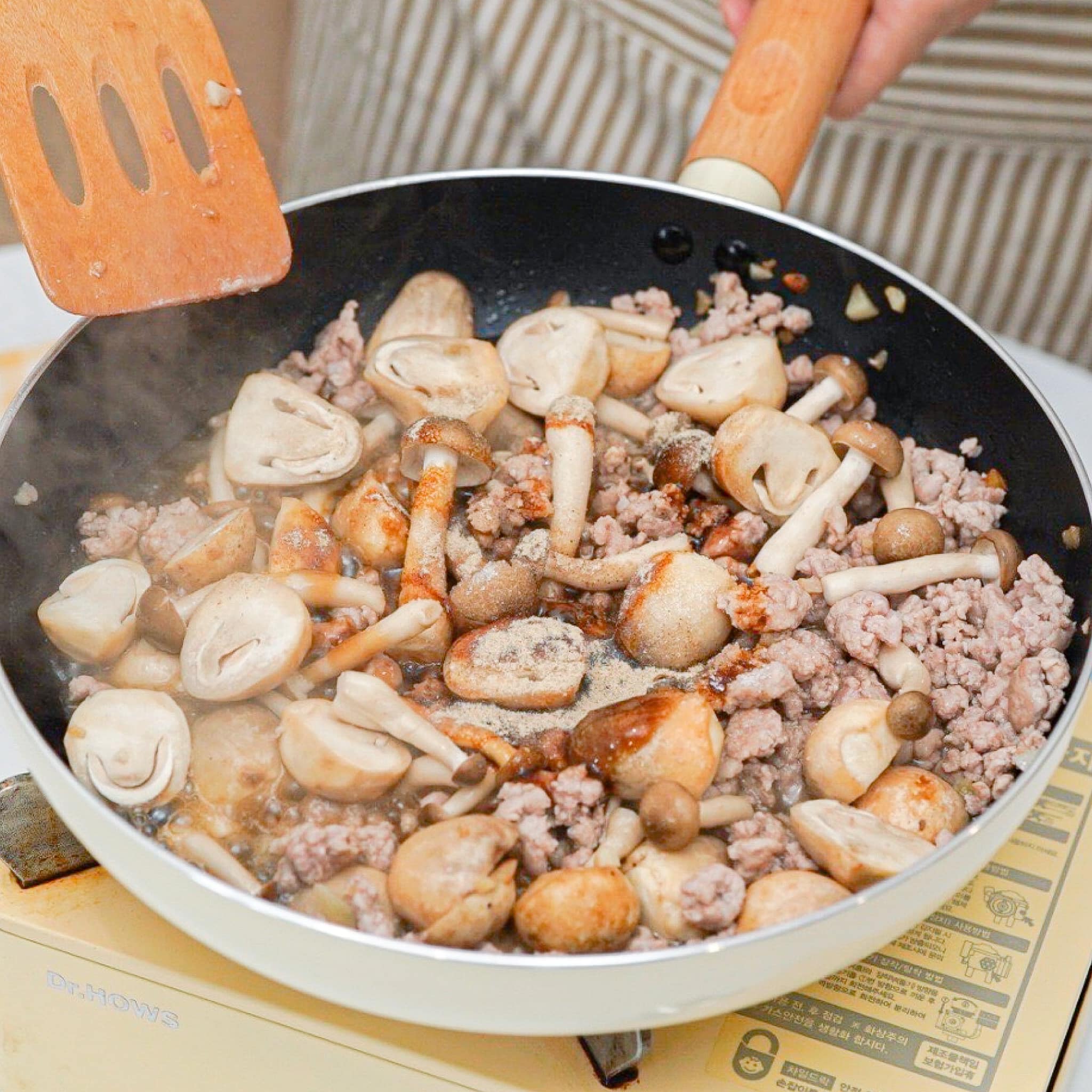 หมูสับเห็ดผัดน้ำมันหอย