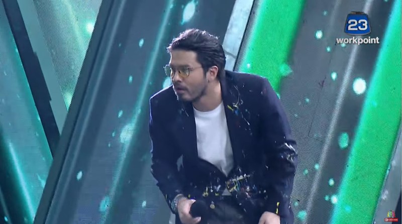 ร้องข้ามกำแพง