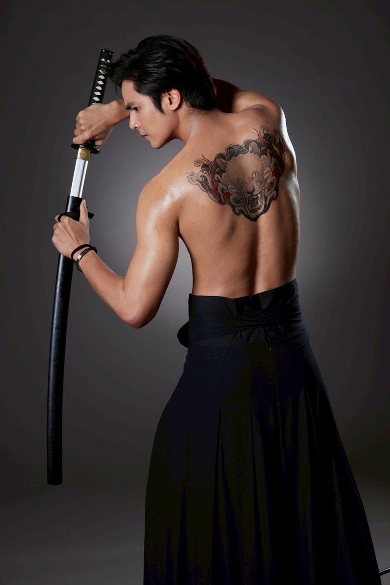 พยัคฆ์ร้ายซ่อนลาย ละคร