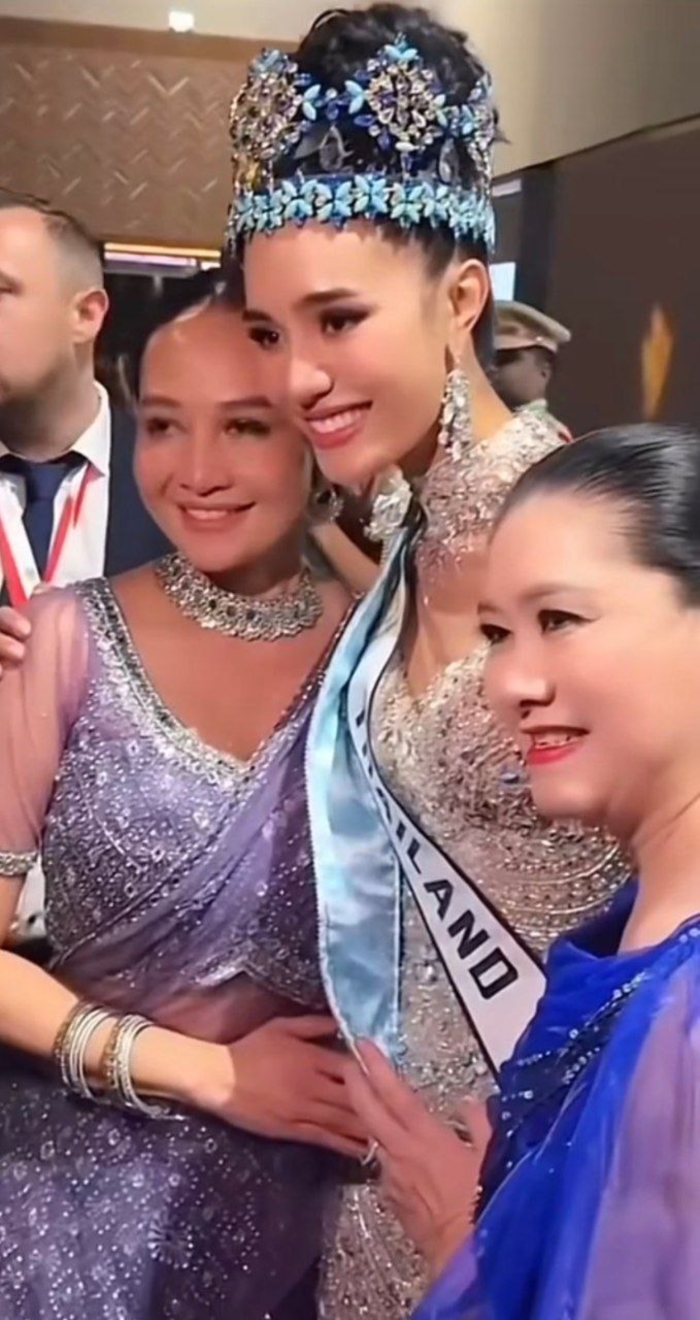  คุณแม่ โอปอล สุชาตา 