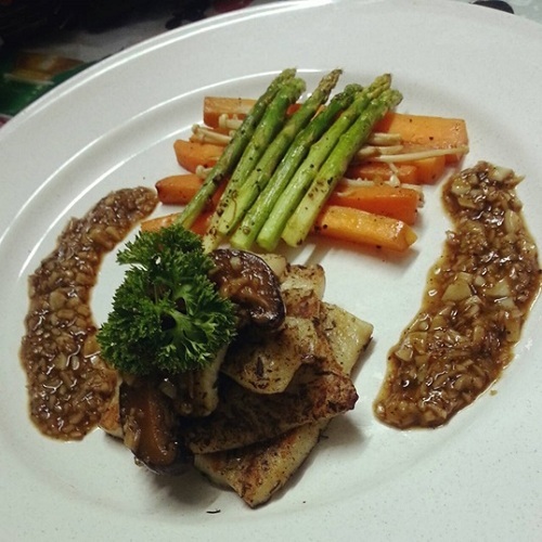 สเต๊กปลาดอรี่ซอสกระเทียมพริกไทย