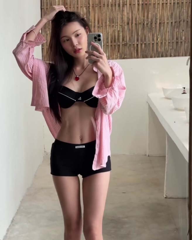 กระปุก พัชรา สวมทูพีซอวดอึ๋มซ่อนรูปริมหาด ทะเลขาวจั๊วะ