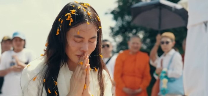 เจนี่ เทียนโพธิ์สุวรรณ บวชสามเณรีที่ศรีลังกา