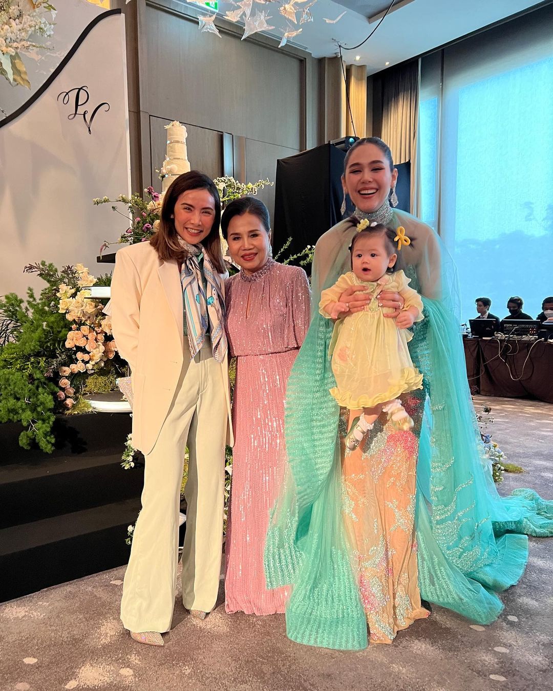 ชมพู่ อารยา