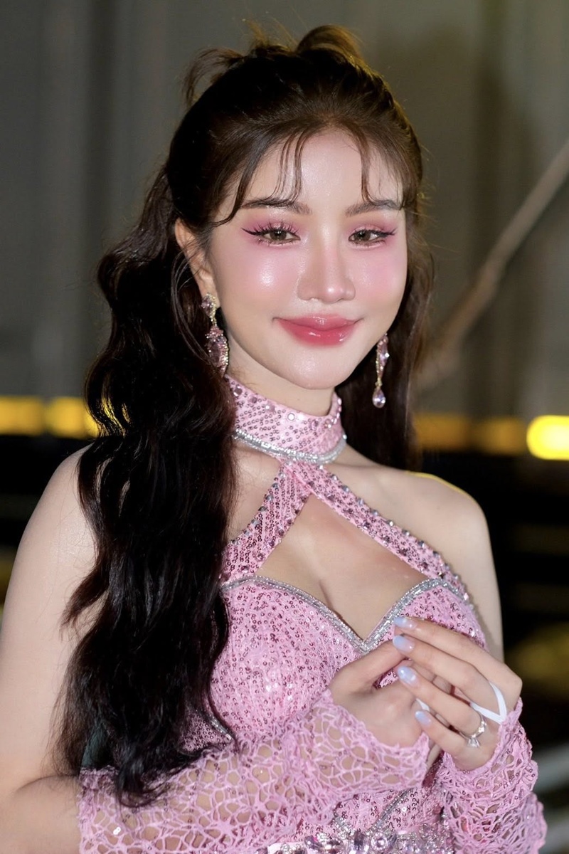 แพรวพราว แสงทอง