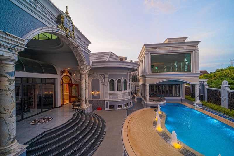 คฤหาสน์หรู