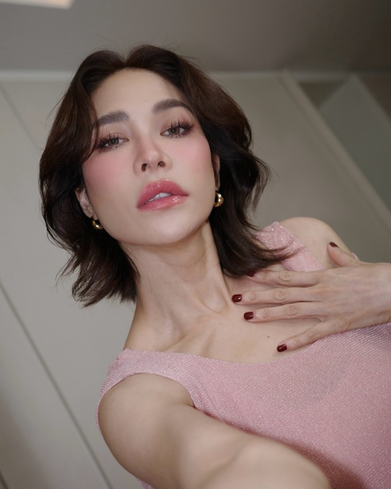 พลอย เฌอมาลย์ 